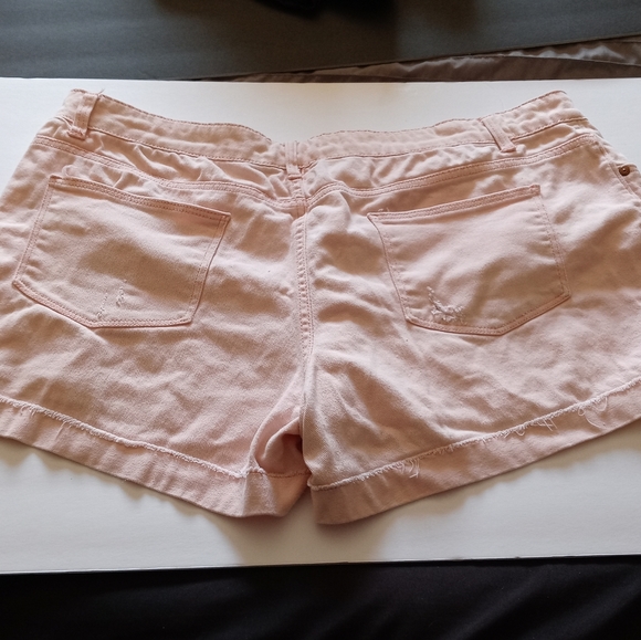 *Faded Glory Jean's Pink ripped jean shorts Size 18 B46-420 - Picture 5 of 7